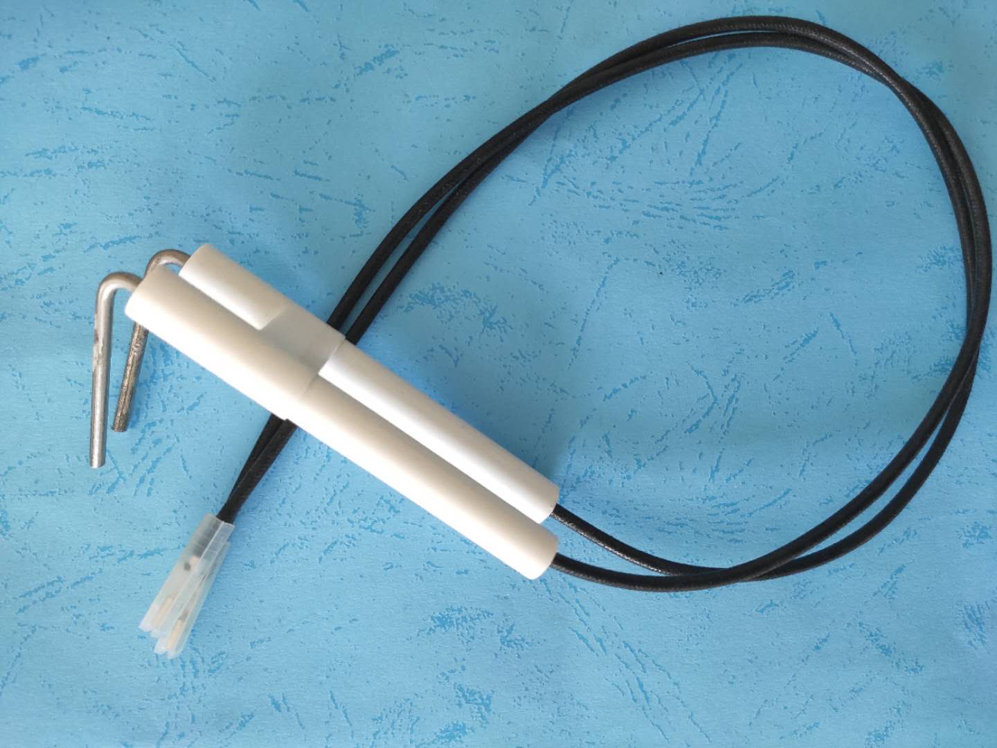 陶瓷点火针 > 联体点火针    产品优势:     电极材料电热材料制成的